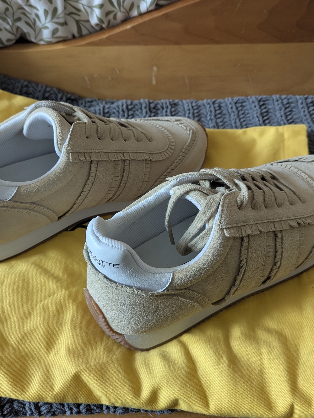 Charlotte Stone Beige/Tan Sneakers W10 Like New - Picture 5 of 7